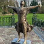 IIXV, sculpture monumentale contemporaine de Lieven D’Haese symbolisant la complétude humaine à travers les chiffres romains II, X et V, œuvre expressive pour collectionneurs et architectes d’intérieur ou de jardin.