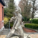 Allegretto Vivace, Bronzeskulptur von René Julien, Sammlerstück in letzter Auflage, inspiriert von Musik, elegante figurative Kunst.