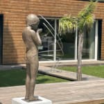 escultura de bronce La Zambullidora Béatrice Cols Art Thema, estatua femenina en bronce Béatrice Cols, figura de bronce en movimiento Béatrice Cols, escultura de jardín en bronce La Zambullidora, arte en bronce exterior Béatrice Cols Galería Art Thema, bronce decorativo para jardín Béatrice Cols, estatua poética en bronce Béatrice Cols, escultura elegante en bronce para jardín, escultura contemporánea de zambullida Béatrice Cols, escultura de bronce femenina La Zambullidora, bronce artístico para exteriores Béatrice Cols, estatua de bronce para jardín Béatrice Cols Art Thema, obra de arte jardín bronce Béatrice Cols, bronce en movimiento para decoración exterior, La Zambullidora escultura bronce Béatrice Cols, escultura ligera y expresiva Béatrice Cols, figura de bronce Béatrice Cols Galería Art Thema, arte poético al aire libre en bronce Béatrice Cols, estatua en bronce jardín elegante Béatrice Cols, escultura contemporánea en bronce Béatrice Cols
