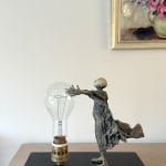 Bronzen beeld van de Belgische kunstenaar Lieven D’Haese, figuratieve hedendaagse kunst met emotionele diepgang.