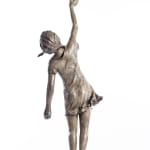 Ragazza, scultura, bronzo, carina, dolce, poetica, bambina, giardino, decorazione, arte figurativa, ritratto, cols, art thema, art thema gallery, decorazione d'interni, scultura in bronzo, arte classica, belle arti, ragazza con mela, scultura da giardino, artista belga, leasing d'arte, investimento in arte, collezionista d'arte, collezione d'arte.