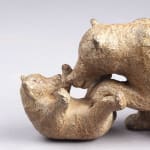 Sculpture en bronze "Tickles" de Sophie Verger – ours chatouillant son ourson, Œuvre animalière de Sophie Verger représentant un ours et son ourson en interaction ludique, Sculpture figurative en bronze – scène tendre entre un ours et son petit, "Tickles" de Sophie Verger – représentation artistique d'une famille d'ours, Sophie Verger, sculpture en bronze – ours et ourson dans une posture affectueuse, Œuvre de Sophie Verger exposée au salon SMART – ours et ourson en bronze, Sculpture animalière contemporaine – ours et son ourson par Sophie Verger, "Tickles" – scène familiale sculptée en bronze par Sophie Verger, Sculpture en bronze de Sophie Verger – interaction entre un ours et son ourson, Œuvre d'art figurative – ours et ourson en moment de complicité, par Sophie Verger, Sophie Verger, artiste sculptrice – représentation d'une famille d'ours en bronze, Sculpture "Tickles" – scène de tendresse animale en bronze, Œuvre de Sophie Verger – ours et son ourson dans une composition dynamique, Sculpture en bronze exposée au SMART Aix – ours et ourson de Sophie Verger, Sophie Verger, sculpture animalière – représentation poétique d'un ours et de son ourson.