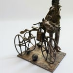 bronzen beeld, Passé Présent, René Julien, Belgische kunstenaar, man naast zijn fiets, fiets met paardenhoofd, figuratief brons, hedendaagse kunst, fine art, verhalend beeldhouwwerk, gepatineerd brons, kunstcollectie, monumentaal beeld, Art Thema Gallery