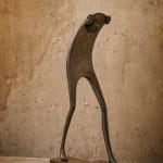 Isabel Miramontes hedendaagse bronzen sculptuur abstracte kunst sculptuur decoratie ontwerp een liefdespaar sculptuur deel een regenjas en loop even en oneven onder de regen minimalism sculpture