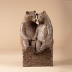 De geliefden beer sculptuur beer verliefd koppel Sophie Verger prachtig bronzen sculptuur dierensculptuur hedendaagse sculptuur tuinsculptuur Art Yi-galerij Kunstgalerij Brussel