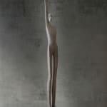 a raised hand isabel miramontes contemporary bronze sculpture figurative sculpture art Art Yi gallery Brussels art gallery