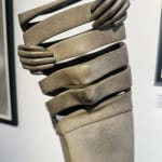 Isabel Miramontes hedendaagse bronzen sculptuur abstracte kunst sculptuur decoratie design minimalisme intimideerde een naakte vrouw sculptuur die uit haar zwempak aan zee komt