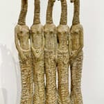 Giraffenskulptur mit fünf jungen Damen, hübsche stehende Giraffen im Kleid, Sophie Verger, zeitgenössische bronzene Tierskulptur, Schreibtischkunst, Dekoration, Art Yi, Brüsseler Kunstgalerie