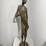 Callipyge woman sculpture of Isabel Miramontes contemporary sculpture bronze sculpture a beautiful woman in dress sculpture art sculpture collection Art Yi gallery Brussels art gallery