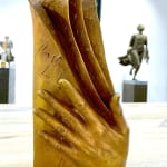 achtergrond hedendaagse bronzen sculptuur gezicht sculptuur boek sculptuur gouden sculptuur paola grizi Italiaanse beeldhouwkunst kunst yi brusselse kunstgalerij
