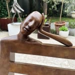 Sculpture de banc Daydream Isabel Miramontes sculpture monumentale en bronze pour sculpture de jardin design de jardin art de jardin design extérieur à l'hôtel Barsey de Warwick à Bruxelles Galerie Art Yi Galerie d'art de Bruxelles