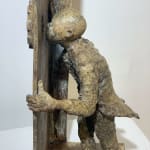 Le trou spécial lieven d'haese sculpture en bronze contemporaine garçon d'art regarde à travers un petit trou pour l'avenir Galerie Art Yi Galerie d'art de Bruxelles