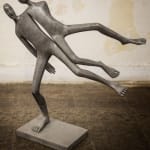Isabel miramontes sculpture contemporaine en bronze art abstrait un couple heureux sculpture modus vivadis dansant et sautant pour une célébration