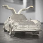 BENZA sculpture de voiture de course en argent fantaisie Jean Paul Kala sculpture contemporaine amateur de voiture Galerie Art Yi Galerie d'art de Bruxelles