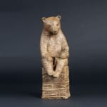 La fille de Loki mignon enfant et adorable animal ours sculpture contemporaine en bronze sophie verger