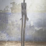 Isabel Miramontes hedendaagse bronzen sculptuur abstracte kunst een minimalisme figuur sculptuur die stil staat en vraagt waarom