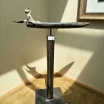 fast Essenszeit Lieven d'Haese zeitgenössische Bronzeskulptur Bootsskulptur Kinderskulptur Kindheitstraum monumentale Skulptur Gartenkunst Gartenskulptur Gartengestaltung Art Yi Kunstgalerie in Brüssel