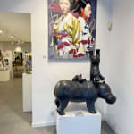 In topvorm nijlpaardsculptuur Sophie Verger dierensculptuur bronzen sculptuur hedendaagse sculptuur voor tuinsculptuurkunst tuinontwerp interieurontwerp schattige nijlpaard die speelt en in de lucht springt Art Yi-galerie Brusselse kunstgalerie