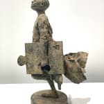 Ontbrekende schakel lieven d'haese hedendaagse bronzen sculptuur een jongen die rent met een puzzel sculptuur kindersculptuur kindertijd Art Yi kunstgalerie in brussel