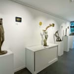 meditatie eigentijds bronzen beeld van Liang binbin witte naakte vrouw met gouden waterkunst