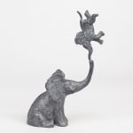 Seated elephant and its little one elephant sculpture Sophie Verger adorable animal sculpture bronze sculpture art decoration animal art collection Art Yi Gallery Brussels art gallery
