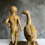 Sylvie Gaudissart Kindersculptuur hedendaagse sylvie debray Gaudissart dierensculptuur in brons een jongen die met een grote gansvriend wandelt kunstgalerie van brussel belgische art yi