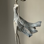 sentiment hedwige leroux une belle et belle femme contemporaine sculpture en bronze dansant dans sa robe