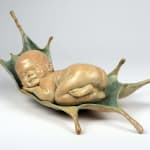 doux rêves bébé sculpture Liang Binbin mignon bébé dormant sur l'eau bleue sculpture en bronze sculpture contemporaine Galerie Art Yi Galerie d'art de Bruxelles