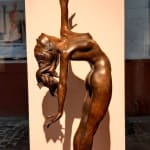 Du zauberst auf mich Marc de Corte Skulptur einer tanzenden Frau Tanzskulptur Mädchenskulptur Skulptur einer nackten Frau Gartenskulptur Bronzeskulptur zeitgenössische Skulptur Art Yi Galerie Brüsseler Kunstgalerie