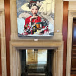 Gold und Wasser Damien Bassez schöne japanische Geisha Frau im Kimono zeitgenössische japanische figurative Malerei Art Yi Galerie Brüssel Kunstgalerie