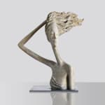 winderig hedwige leroux hedendaagse beeldhouwkunst bronzen kunst een mooie en fijne vrouw met wapperend haar en jurk