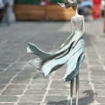 Gevoelsdans meisje sculptuur hedendaagse sculptuur in brons Hedwige Leroux Art Yi-galerij Kunstgalerij Brussel