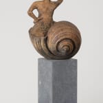 Slak lieven d'haese hedendaagse bronzen sculptuur slak sculptuur dier sculptuur kind sculptuur kindertijd vliegende sculptuur Art Yi kunstgalerie in brussel