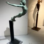 Higher expectations II : Marc de Corte, sculpture de femme dansante, sculpture de danse, sculpture de fille, sculpture de jardin, sculpture en bronze, sculpture contemporaine, galerie Art Yi de Bruxelles.
