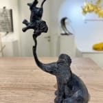 Seated elephant and its little one elephant sculpture Sophie Verger adorable animal sculpture bronze sculpture art decoration animal art collection Art Yi Gallery Brussels art gallery