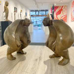 Isabel miramontes sculpture contemporaine en bronze art abstrait sculpture décoration design minimalisme Dialogue des sourds deux jeux de sumo japonais Galerie Art Yi Galerie d'art de Bruxelles
