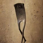 Isabel miramontes contemporary bronze sculpture abstract art sculpture decoration design a love couple sculpture share a raincoat and walk under the rain even and odd minimalism sculpture