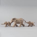 Dans la savane sculpture éléphant famille d'éléphants sculpture de Sophie Verger sculpture en bronze sculpture animalière sculpture contemporaine art une famille d'éléphant marchant ensemble tout en bonheur Galerie d'art Yi Galerie d'art de Bruxelles