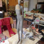 Callipyge woman sculpture of Isabel Miramontes contemporary sculpture bronze sculpture a beautiful woman in dress sculpture art sculpture collection Art Yi gallery Brussels art gallery