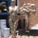 Beauté et désir Marc de Corte sculpture ange sculpture femme debout à plusieurs mains sculpture femme nue sculpture de jardin sculpture en bronze sculpture contemporaine Galerie Art Yi Galerie d'art de Bruxelles