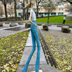 Montmartre hedendaagse vrouwensculptuur Parijse meisjessculptuur Hedwige Leroux bronzen sculptuur hedendaagse vrouwensculptuur stadsmeisjessculptuur zijn Art Yi galerie Brusselse kunstgalerie