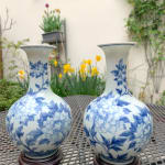 A Pair of Qing Dynasty Style Blue and White Peony and Butterfly Pattern Celestial Vases (Bottom signed in Yongzheng Period) Tsai Hsiao-fang contemporary ceramic art asian ceramic art asian porcelain art blue ceramic vase blue porcelaine vase art collection Art Yi gallery Brussels art gallery