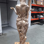 Beauté et désir Marc de Corte sculpture ange sculpture femme debout à plusieurs mains sculpture femme nue sculpture de jardin sculpture en bronze sculpture contemporaine Galerie Art Yi Galerie d'art de Bruxelles