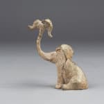 elephant et son petit sur la trompe elephant sculpture Sophie Verger sculpture animaliere adorable