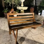 Daydream-Bankskulptur Isabel Miramontes monumentale Bronzeskulptur für Gartenskulptur Gartengestaltung Gartenkunst Außengestaltung im Hotel Barsey von Warwick in Brüssel Art Yi-Galerie Brüsseler Kunstgalerie