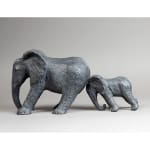 oppositie schattige olifant ouderspel met babyolifant hedendaagse bronzen sculptuur tuin interieurontwerp sophie verger art gallery brussel