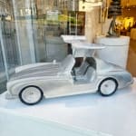 BENZA sculpture de voiture de course en argent fantaisie Jean Paul Kala sculpture contemporaine amateur de voiture Galerie Art Yi Galerie d'art de Bruxelles