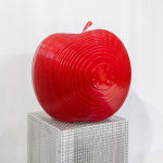 red apple sculpture bianca jean paul kala aluminium art contemporary sculpture Art Yi gallery Brussels art gallery