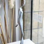 verleiding hedwige leroux hedendaagse beeldhouwkunst mooie en fijn geklede vrouwen bronzen beeld kunst yi art gallery brussel
