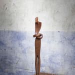 Isabel miramontes sculpture contemporaine en bronze art abstrait sculpture décoration design une sculpture minimaliste un homme mangeant une gorgée philosophie sculpture